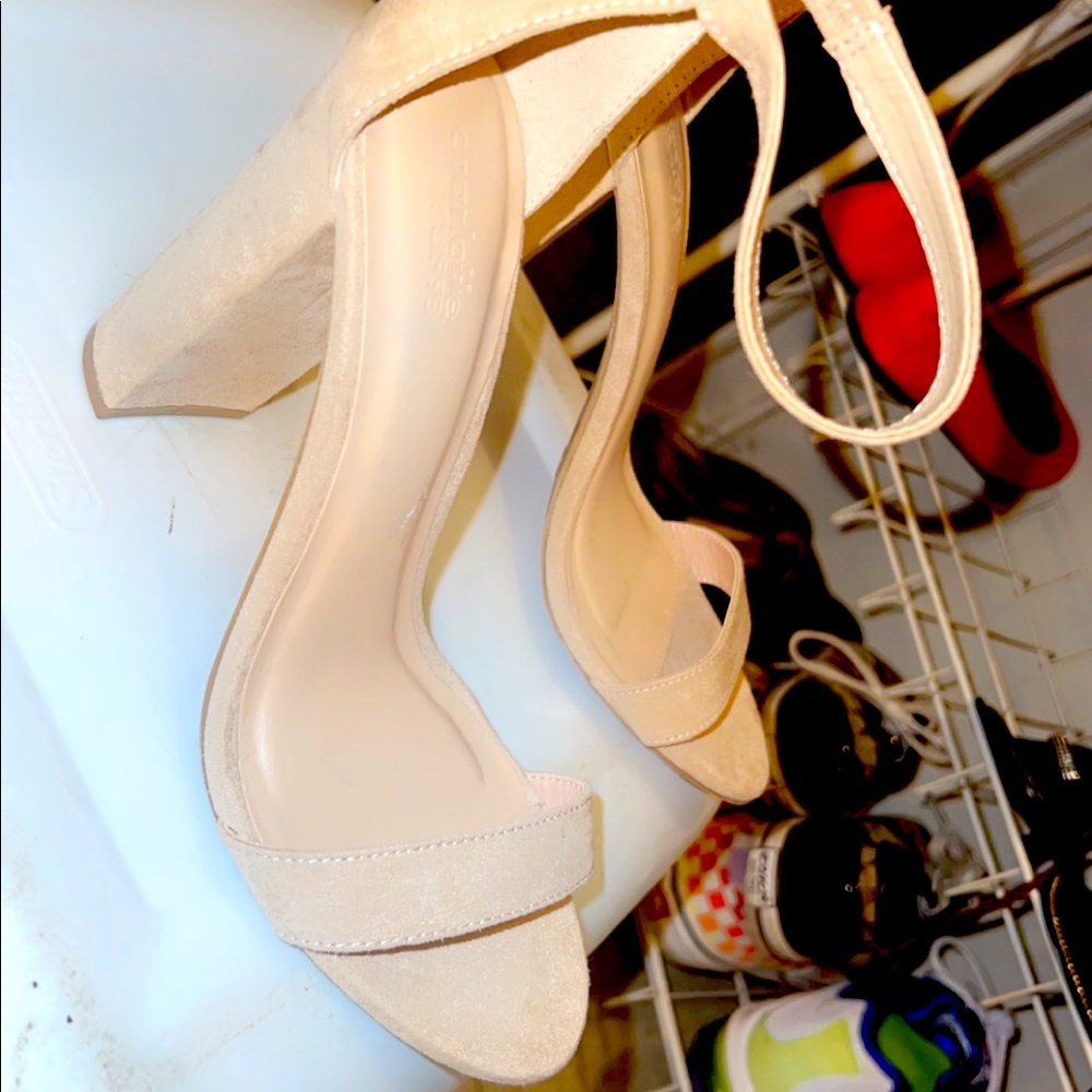 Brand new suede pumps 7 1/2